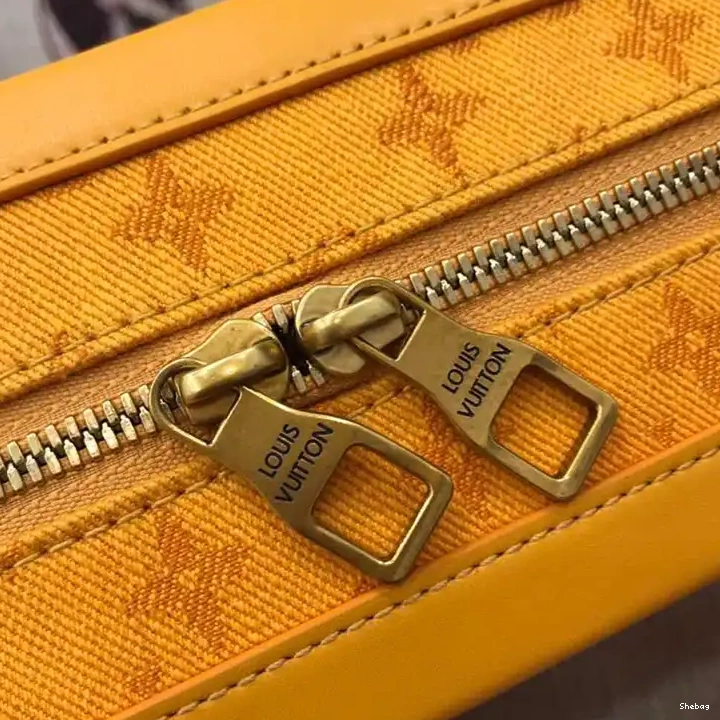 LV 1906BL0007 Bags 0724